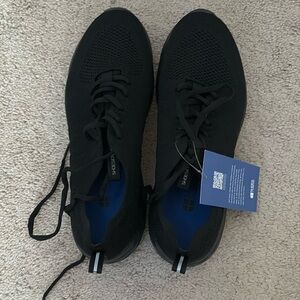 Black shoes non-slip good for work!